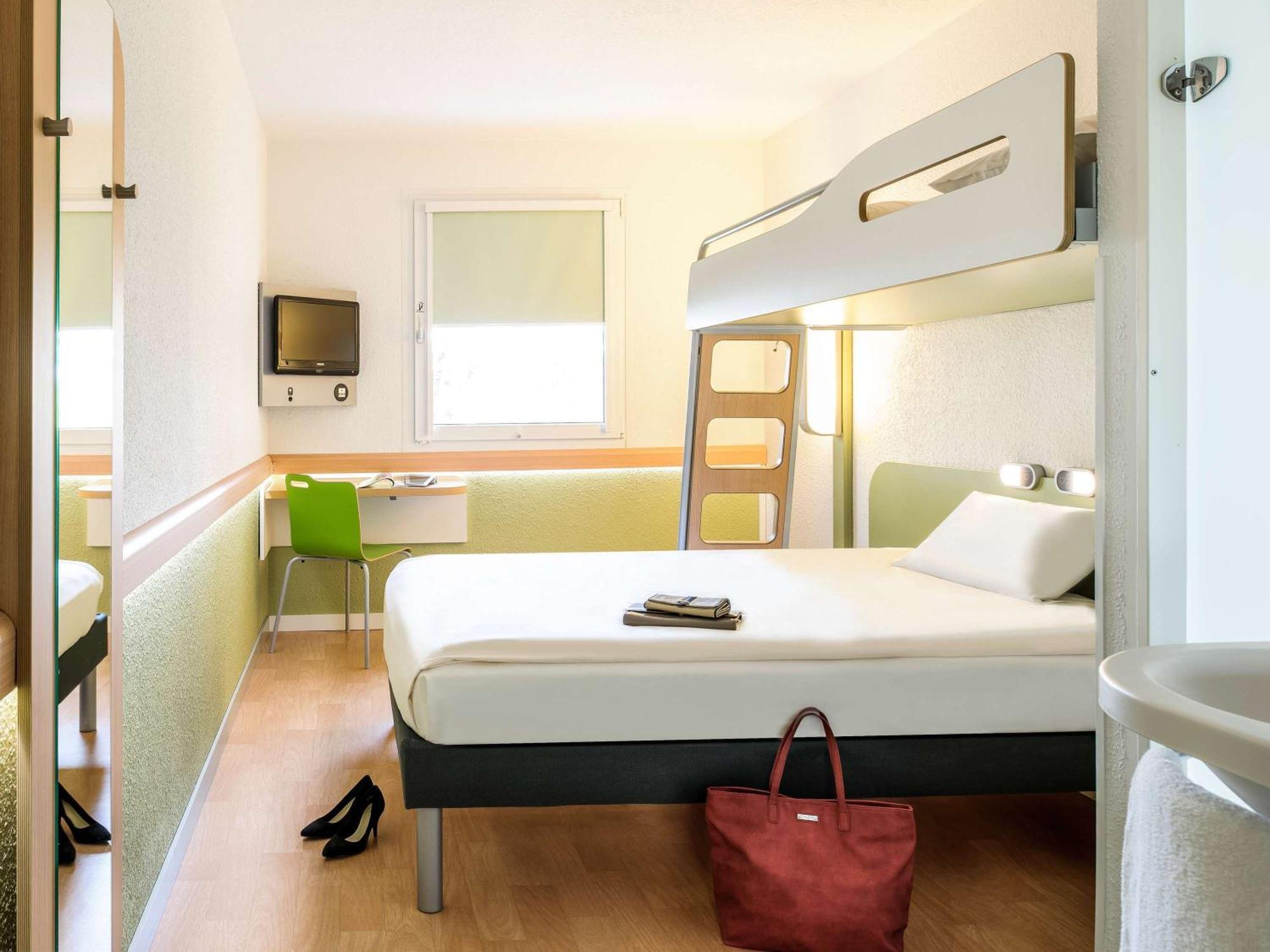 Ibis Budget Marseille Vitrolles Vitrolles  Exterior photo